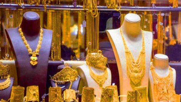 பொட்டு தங்கமாவது வாங்கிடுங்க..தகரத்தால் தாறுமாறாக தங்கம் விலை! டொனால்டால் மார்க்கெட் டோட்டல் டேமேஜ்!