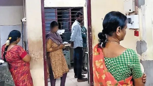 கோடியில் சொத்து.. சார்பதிவாளர் திண்டுக்கல் சாந்திக்கு சிக்கல்.. மகன், மருமகள் மீதும் கோவை போலீஸ் வழக்கு