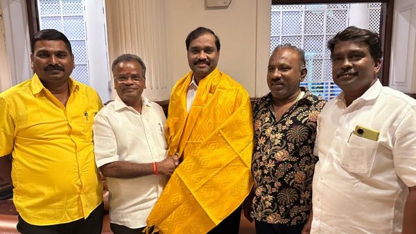 டாக்டர் ராமதாஸூடன் மீண்டும் கை கோர்க்கும் வேல்முருகன்! சென்னையில் 'சைலண்ட்டாக' நடந்த பரபர சந்திப்பு!