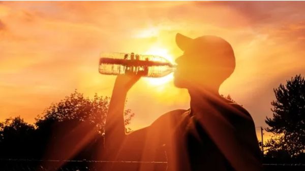 குத்தும் எரியும் வெயில் வந்தது.. மறந்தும் ‘இந்த’ விஷயங்களை மட்டும் செய்யாதீங்க! நிலைமை மோசமாயிடும்!