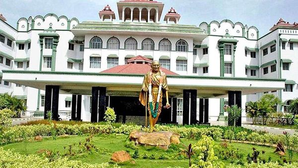 டாஸ்மாக் உள்ள பகுதியில் மக்கள் எதிர்ப்பை மீறி மனமகிழ் மன்றம் என்று புதிய மதுக்கடை ஏன்.. ஐகோர்ட்  