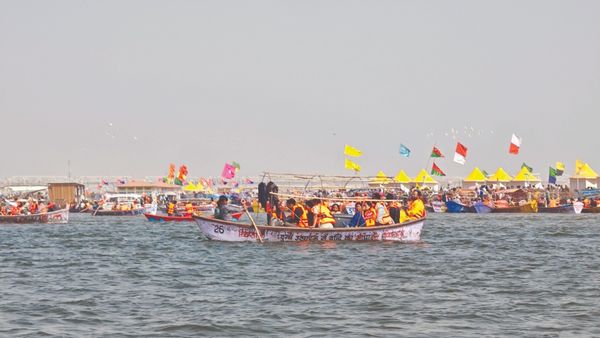 கும்பமேளாவில் 30 கோடி வருமானம்.. அதுல பாதிய வருமான வரியா கட்டிடுங்க! படகோட்டிக்கு ஷாக் கொடுத்த ஐடி!