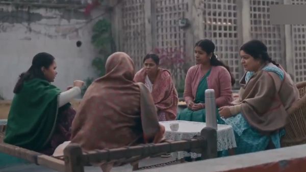 இந்தி எதுக்கு? இங்கிலீஷ் போதுமே! கவனம் பெற்ற டைரி மில்க் சாக்லேட் விளம்பரம்!