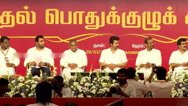 தமிழக வெற்றிக் கழகம் பொதுக்குழு கூட்டம் Live: 2026ல் திமுக vs தவெக இடையில் போட்டி.. விஜய் பேச்சு