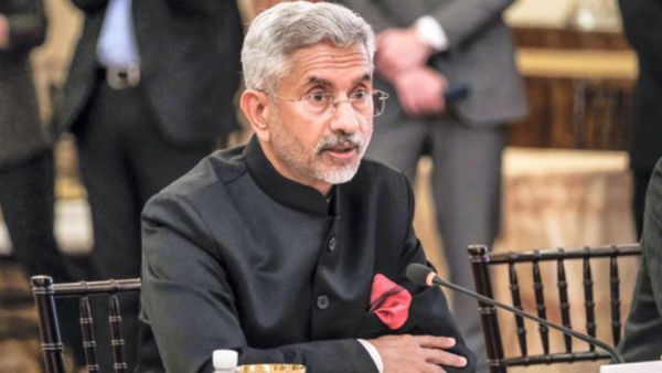 லண்டனில் ஜெய்சங்கரை தாக்க முயற்சி.. காருக்கு முன் பாய்ந்து தேசியக்கொடியை கிழித்த காலிஸ்தானி.. ஷாக்