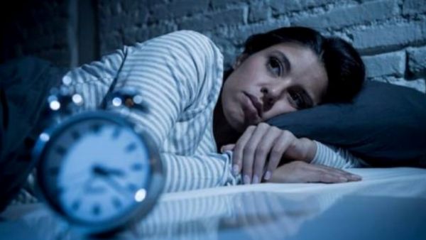 தூக்கமின்மை பிரச்சனை இருக்கா? இந்த 5 உணவை சாப்பிடுங்க.. படுத்த 2வது நொடி குழந்தை மாதிரி தூங்குவீங்க