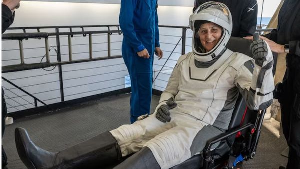 சுனிதா வில்லியம்ஸ் தோல், எலும்பு மாறி இருக்கும்.. பார்வை சிக்கல்.. உடல்நிலை சீராக 1 வருடம் ஆகுமாம்!