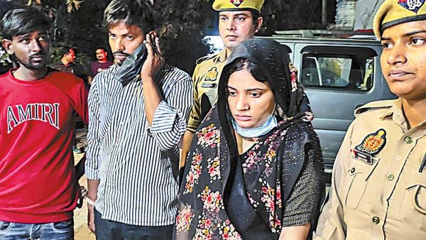 கல்யாணம் முடிந்த 15 நாளில் கணவனுக்கு காரியமே செய்த பிரகதி.. தடுமாறிய வார்த்தைகளால் சிக்கியது எப்படி?