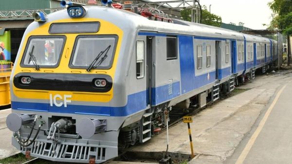 சென்னையின் முதல் ஏசி மின்சார ரயில் இன்று தொடக்கம்.. கடற்கரை- செங்கல்பட்டு-தாம்பரம் நேர அட்டவணை