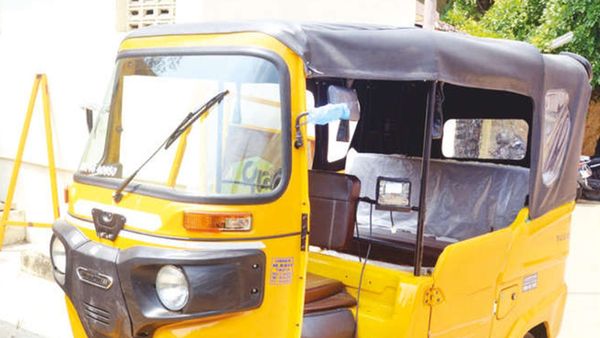 திண்டுக்கல் பெண்ணுக்கு எமனமாக மாறிய புத்தம் புதிய ஆட்டோ.. திசை மாறிய திருப்பூர் இளைஞரின் வாழ்க்கை