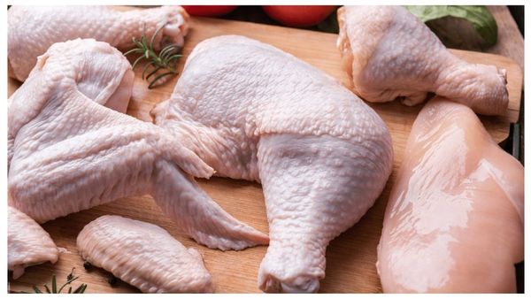 சமைக்காத கோழிக்கறி.. சின்ன சிக்கன் பீஸை சாப்பிட தந்த அப்பா.. ஆடிப்போன ஆந்திரா.. தீவிர பறவை காய்ச்சல்