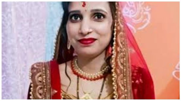 மண்டைக்கேறிய அரசு வேலை ஆசை.. பூஜையறையில் சுருண்ட கணவன்.. வாசலில் ஆண் நண்பர்.. ஆடிப்போன உத்தர பிரதேசம்