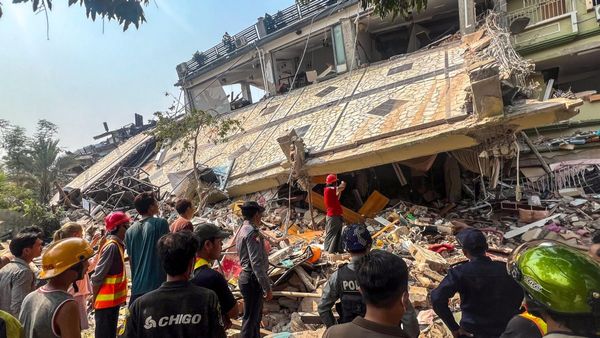 கோரச் சம்பவத்துக்கு நடுவிலும் கேட்ட குண்டு சத்தம்! ஐ.நா கண்டனத்தால் போர்நிறுத்தம் அறிவித்த மியான்மர்