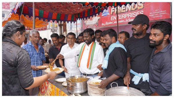 கன்னியாகுமரி பேராலயங்களில் புனிதவெள்ளி.. கஞ்சி வழங்கும் நிகழ்ச்சியை தொடங்கிவைத்த விஜய் வசந்த்