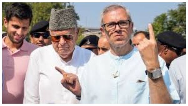 370-வது பிரிவு ரத்து: காஷ்மீர் மக்களை ஏமாற்றி, மோடியோடு சேர்ந்து செயல்பட்டாரா பரூக் அப்துல்லா?