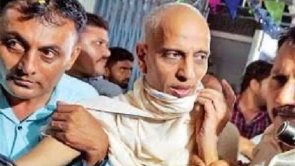 கல்லூரி மாணவி பாலியல் வன்கொடுமை.. குஜராத் சமண துறவிக்கு 10 ஆண்டுகள் சிறை தண்டனை விதித்து தீர்ப்பு!