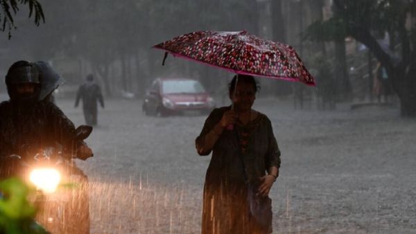 இன்று இரவு 10 மணிக்குள் இடி மின்னலுடன் மழை கச்சேரி இருக்கு.. வானிலை மையம் அலர்ட் மெசேஜ்!