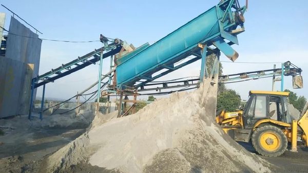 ஆந்திராவில் ஒரு யூனிட் மணல் ரூ.1400.. தமிழ்நாட்டில் 7500 ரூபாய்.. கட்டுமான பொறியாளர்கள் புகார்