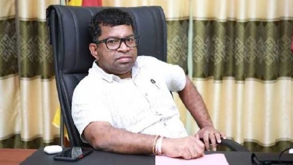 270 பேர் பலியான இலங்கை ஈஸ்டர் தாக்குதல்: மாஜி அமைச்சர் பிள்ளையான் அதிரடி கைது-தமிழர்கள் கொண்டாட்டம்!