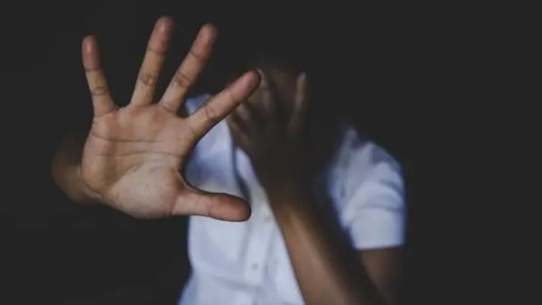 தலித் இளைஞர் மீது சிறுநீர் கழித்து தாக்கி, பாலியல் கொடுமை.. திருமண ஊர்வலத்தை பார்த்ததால் வெறியாட்டம்