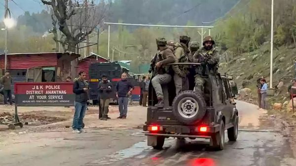ஜம்மு அட்டாக்! கையில் இருந்த M4 carbine! அமெரிக்காவின் நவீன துப்பாக்கி! தீவிரவாதிகளிடம் போனது எப்படி 