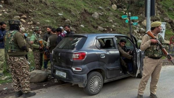 துப்பாக்கி சத்தம் கேட்டும் ஓடாத சுற்றுலா பயணிகள்.. பலி அதிகரிக்க இதுதான் காரணம்! காஷ்மீரில் சோகம்