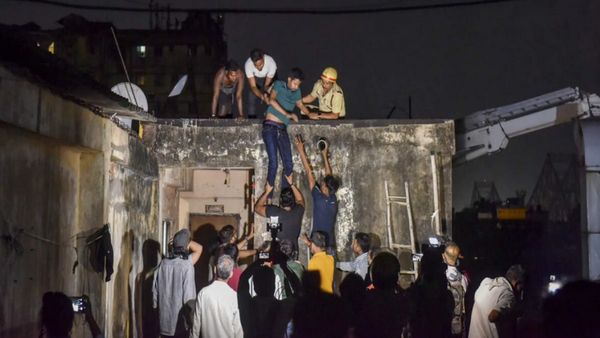 கொல்கத்தா ஹோட்டல் தீ விபத்து.. 3 தமிழர்கள் உட்பட 14 பேர் பலி! இரவு நேரத்தில் கோரச் சம்பவம்!