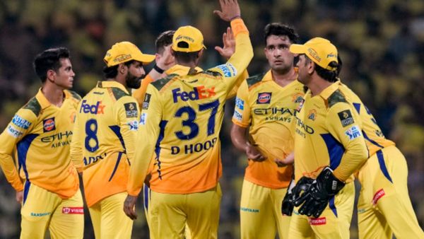 சொல்லி தொலைங்க! அந்த மும்பை மேட்ச் மட்டும் எப்படி ஜெயிச்சீங்க! சிஎஸ்கேவை கதறவிட்ட நெட்டிசன்ஸ் மீம்ஸ் 