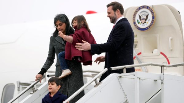 வரி பதற்றத்திற்கு நடுவே.. இந்தியாவுக்கு விசிட் அடிக்கும் அமெரிக்க துணை அதிபர் ஜேடி வான்ஸ்!