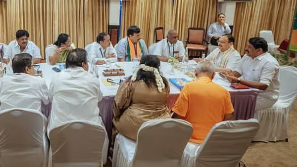 கூட்டணியில் யார் யாருக்கு இடம்? பாஜக தலைகளை அழைத்து மீட்டிங் போட்ட ஜே.பி.நட்டா!