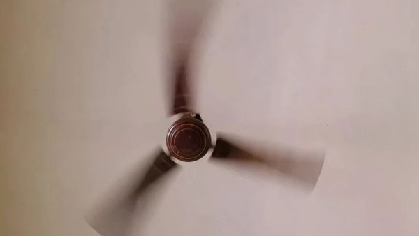 உங்க வீட்டு ஃபேன் மெதுவா சுத்துதா? இந்த 5 டிப்ஸை மட்டும் கவனிங்க! இனி ஃபுல் ஸ்பீடு தான்!