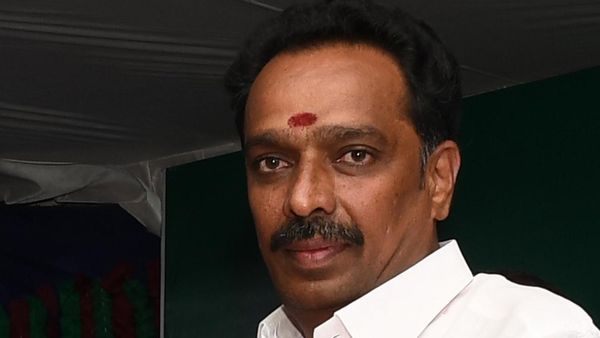 தேதி குறித்த வருமான வரித்துறை.. அதிமுக முன்னாள் அமைச்சர் எம்.ஆர். விஜயபாஸ்கருக்கு சம்மன்!