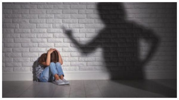 கோயிலுக்குள் நடந்த கொடூரம்.. குழந்தைனு கூட பார்க்கலையே.. உத்தரப்பிரதேசத்தில் பகீர் சம்பவம்