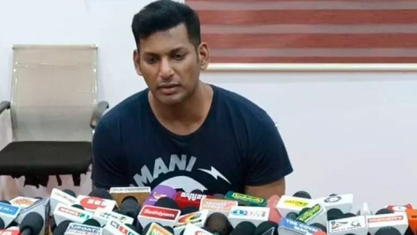 விஷால் காதலிக்கும் நடிகை இவரா? ஜோடி பொருத்தம் நல்லா தான் இருக்கு! ஆனால், இந்த பிரச்சனையும் இருக்கே!