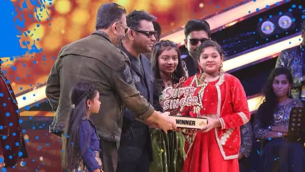 சூப்பர் சிங்கர் மேடையில் குழப்பம் ஏற்படுத்திய கமல்ஹாசன்.. கதறி அழுத காயத்ரி குடும்பம்.. எதிர்பார்க்காத சம்பவம்