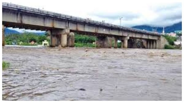 ரெட் அலர்ட்.. மேட்டுப்பாளையம் பவானி ஆற்றில் வெள்ளப்பெருக்கு.. பொதுமக்களுக்கு வெள்ள அபாய எச்சரிக்கை