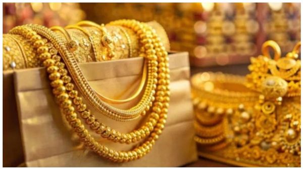 சென்னை புறநகர் பீரோக்களில் மின்னிய 216 சவரன் தங்க நகை.. 4 கிலோ வெள்ளி.. ஓனராலேயே நம்ப முடியாத சம்பவம்