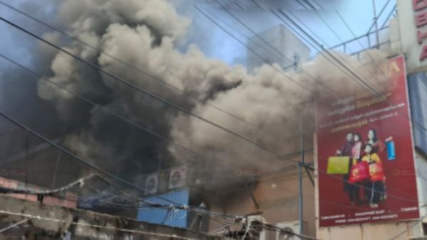 சென்னை தி நகர் ரங்கநாதன் தெருவில் பிரபல ஜவுளிக்கடையில் பயங்கர தீ.. அலறியடித்து ஓடிய மக்கள்