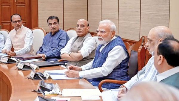 பாகிஸ்தான் மீது அடுத்த ஆக்ஷன்? பிரதமர் மோடி தலைமையில் மத்திய அமைச்சரவை குழு கூட்டம்.. பின்னணி