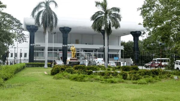 சென்னை தேனாம்பேட்டையில் ரூ.2000 கோடி சொத்துக்கு சிக்கல்.. இரவோடு இரவாக காங்கிரஸ் செய்த வேலை