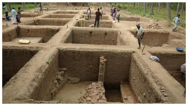 கீழடி அகழாய்வு: தமிழர்களின் வரலாற்றை மறைக்க முயற்சிக்கும் ஒன்றிய அரசு.. திமுக கூட்டத்தில் கண்டனம்