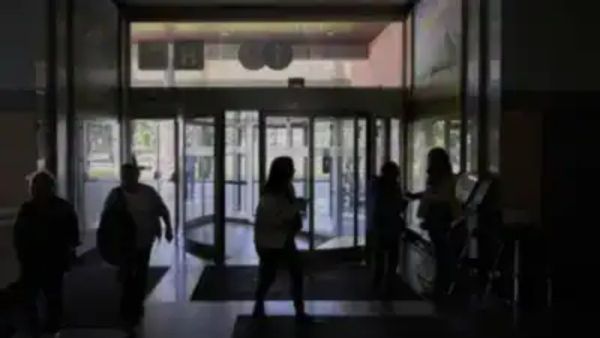 திக்கித் திணறிய ஸ்பெயின்.. நாடு முழுவதும் தொலைத்தொடர்பு சேவை முடங்கியது! பரிதவித்த மக்கள்