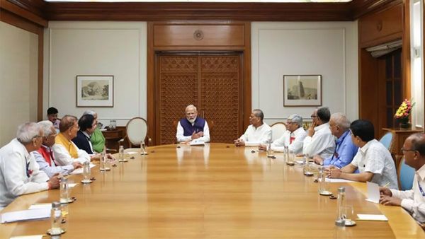 அரசு ஊழியர்கள் ஓய்வூதியம் விதிகள் அதிரடியாக மாற்றியமைப்பு.. மத்திய அரசு முக்கிய அறிவிப்பு