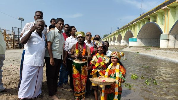 மதுரைக்கு வர்றாரு கள்ளழகர்.. மண்ணைத் தொட்ட வைகை! வரவேற்ற குட்டி மீனாட்சி! பறந்த முக்கிய கோரிக்கை!