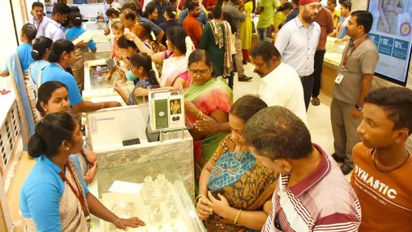 காசில்லைனு புலம்புனாங்க..14000 கோடிக்கு தங்கம் வாங்கிருக்காங்க! அக்ஷய திரிதியையில் அள்ளிய நகை கடைகள்