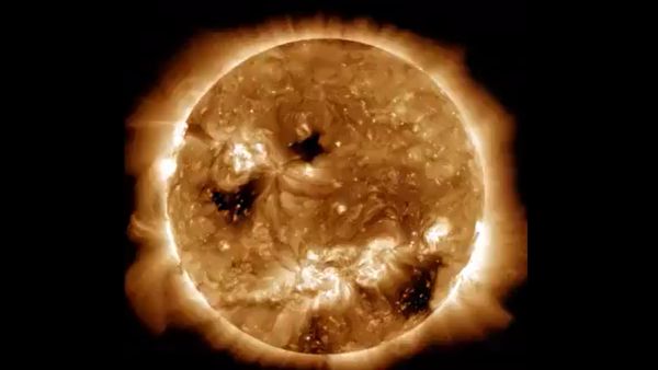 சூரியனையும் விட்டு வைக்காத கொரோனா! 2 நாட்களில் பூமியை தாக்க போகுது! 