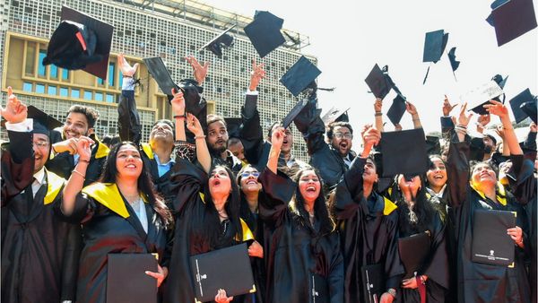 தேசிய பல்கலைக்கழகங்களில் சட்டம் படிக்க வேண்டுமா? எங்கு படிக்கலாம்? தேர்வு முறை எப்படி இருக்கும்?