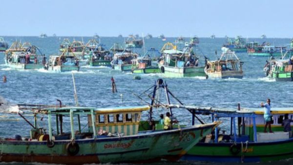 தமிழக மீனவர்கள் மீது கொலைவெறித் தாக்குதல் நடத்திய இலங்கை கடற்கொள்ளையர்கள்.. நாகை மீனவர்கள் ஸ்ட்ரைக்!