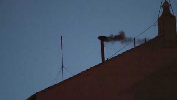 கருப்பு புகை வெளியேற்றம்! புதிய போப் ஆண்டவர் தேர்வு முதல் நாளில் முடிவு இல்லை..அடுத்து என்ன நடக்கும்