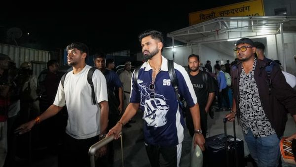 வந்தே பாரத் ரயில் மூலம் பத்திரமாக டெல்லி வந்த ஐபிஎல் வீரர்கள்.. ஒரு வாரத்துக்கு போட்டிகள் சஸ்பெண்ட்!